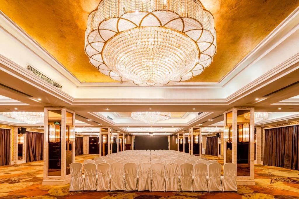 เฉิงตู ไรส์ซิง บัตเตอร์ฟลาย โฮเต็ล Hotel ภายนอก รูปภาพ